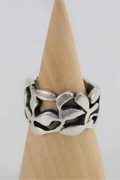 Scattered Leaves Ring (Tapered version)